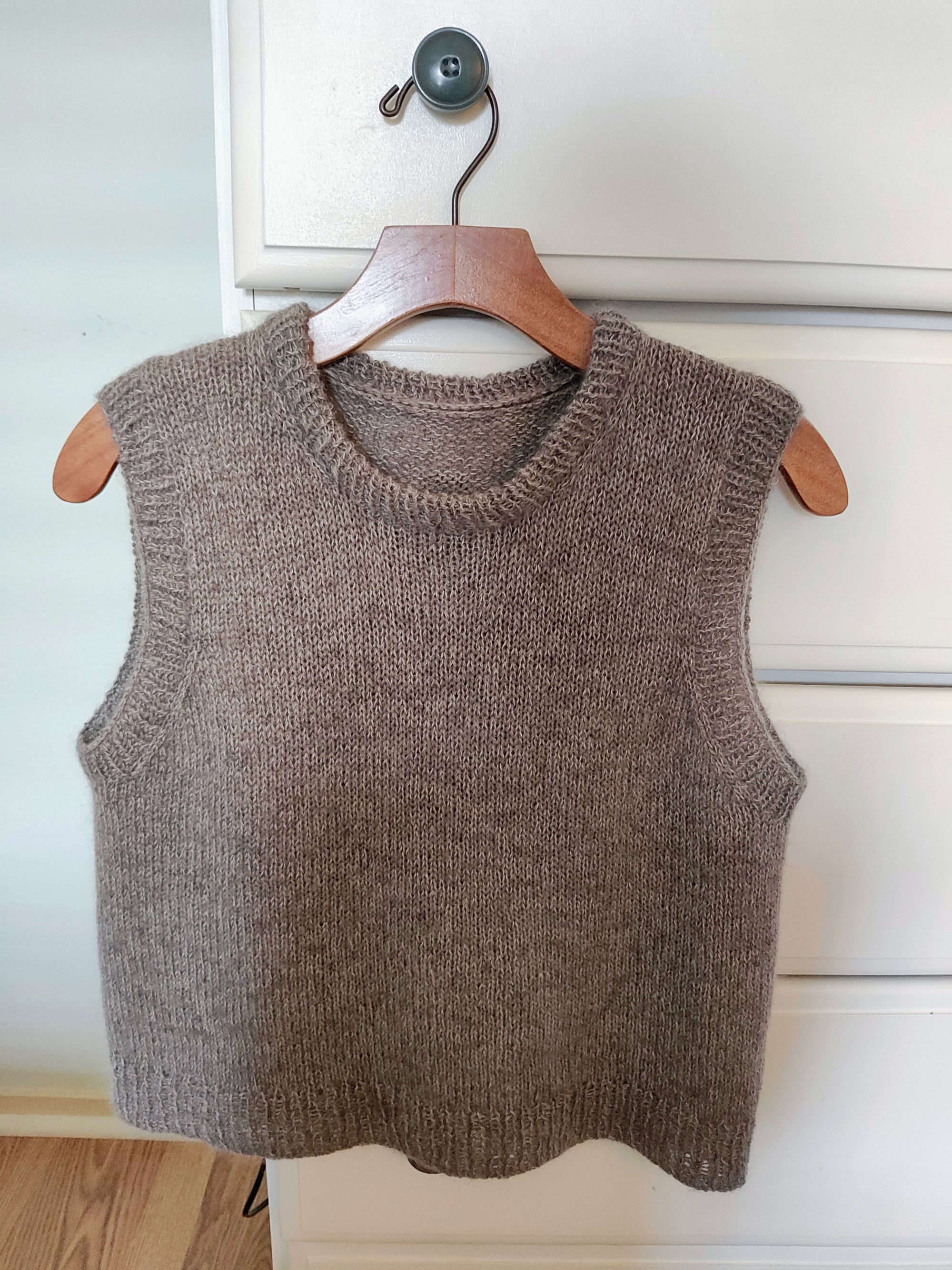 Knitting Fundamentals 3 - Project Class:  Novice Slipover by PetiteKnit with Sophia Starting January 10